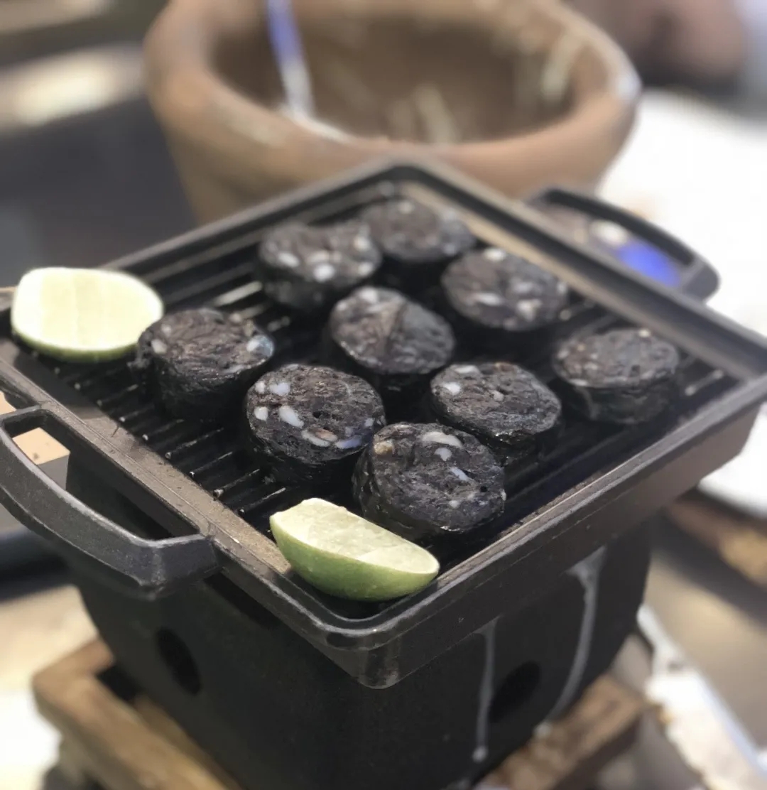 乌来墨鱼汁在墨鱼肠中的应用